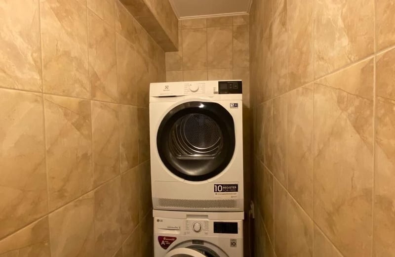 Vermietung einer geräumigen 3-Zimmer-Wohnung, Zentrum von Varna, Bulgarien